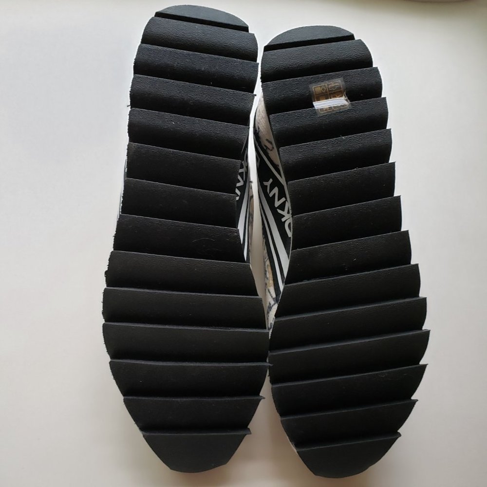 NWOT DKNY Logo shoes, size 8.5. - Picture 5 of 10